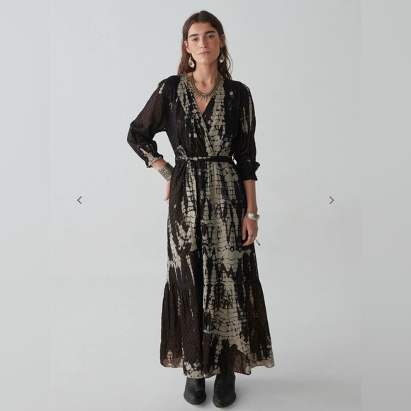 Maison Hotel Dresses & Skirts - Chic Black and Cream Long Sleeve Dress